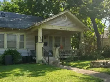 Detached House with x Bedrooms, x Bathroom