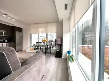 Condominium with xxx sqft, x Bedroom, x Bathroom