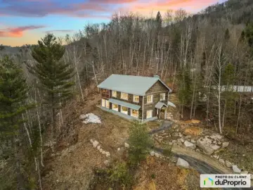 Detached House with x Bedrooms, x Bathrooms