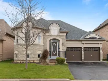 Detached House with x Bedrooms, x Bathrooms