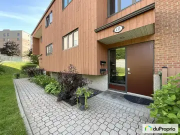 Condominium with x Bedrooms, x Bathrooms