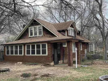 Detached House with x Bedrooms, x Bathrooms