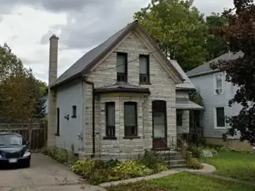 Detached House with x Bedrooms, x Bathroom