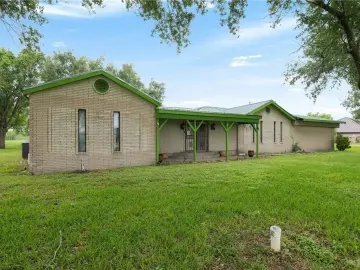 Detached House with xxxx sqft, x Bedrooms, x Bathroom