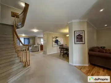 Detached House with x Bedrooms, x Bathrooms
