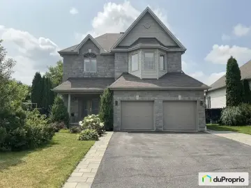 Detached House with x Bedrooms, x Bathrooms