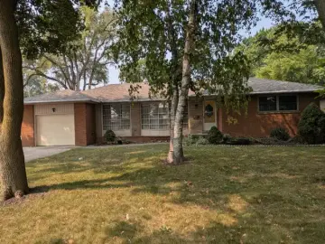 Detached House with x Bedrooms, x Bathrooms