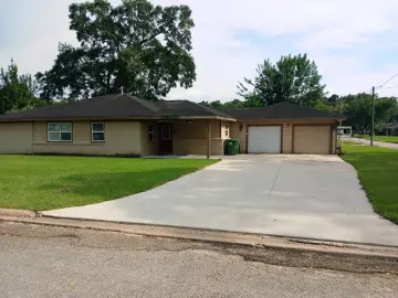 Detached House with xxxx sqft, x Bedrooms, x Bathroom