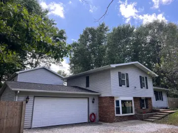 Detached House with xxxx sqft, x Bedrooms, x Bathroom