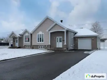 Detached House with x Bedrooms, x Bathrooms