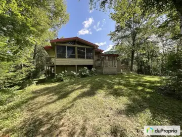 Detached House with x Bedrooms, x Bathrooms