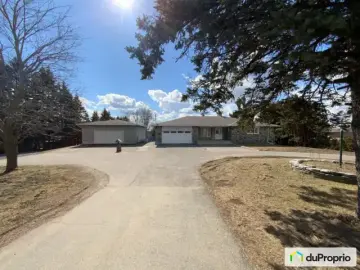 Detached House with x Bedrooms, x Bathrooms