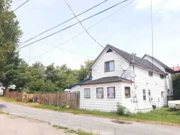 Detached House with xxxx sqft, x Bedrooms, x Bathroom