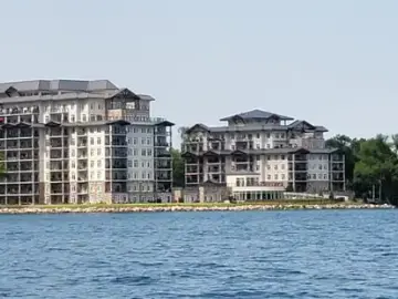 Condominium with xxxx sqft, x Bedroom, x Bathrooms