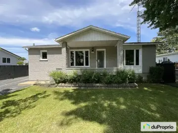 Detached House with x Bedrooms, x Bathrooms