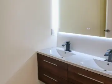 Condominium with xxx sqft, x Bedrooms, x Bathroom