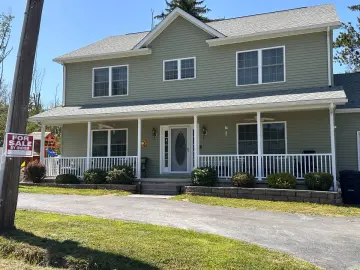 Detached House with xxxx sqft, x Bedrooms, xx Bathroo