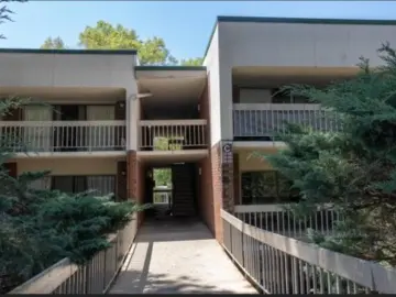 Condominium with xxxx sqft