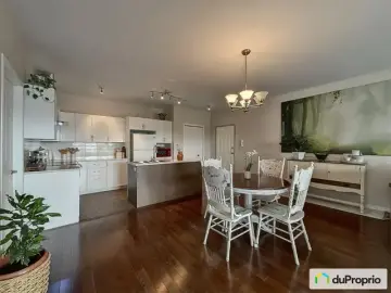 Condominium with x Bedrooms, x Bathroom