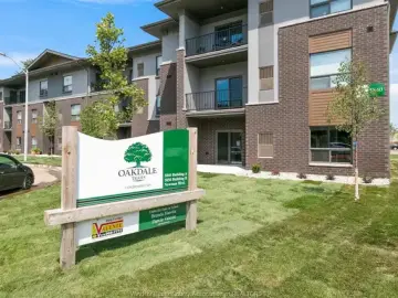 Condominium with x Bedrooms, x Bathrooms