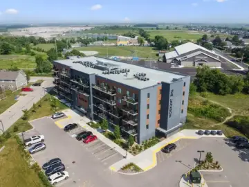 Condominium with xxx sqft, x Bedrooms, x Bathrooms
