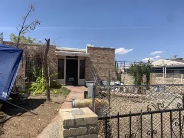 Detached House with xxxx sqft, x Bedrooms, x Bathroom