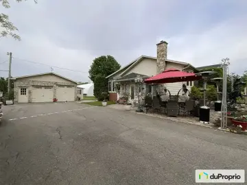 Cottage with x Bedrooms, x Bathrooms