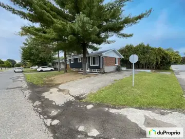 Detached House with x Bedrooms, x Bathroom