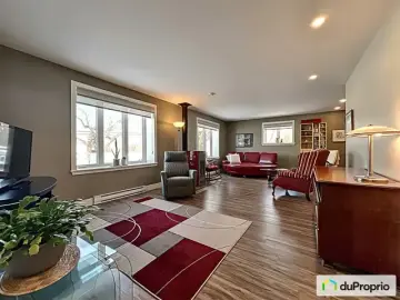 Semi Detached with x Bedrooms, x Bathrooms