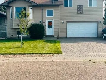 Detached House with xxxx sqft, x Bedrooms, x Bathroom