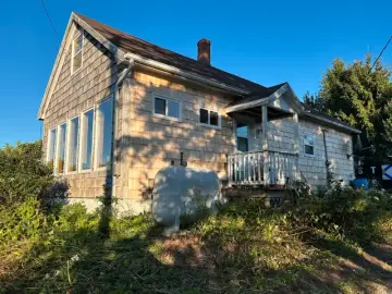 Detached House with x Bedrooms, x Bathroom