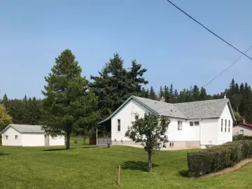 Detached House with x Bedrooms, x Bathroom