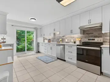Detached House with xxxx sqft, x Bedrooms, x Bathroom
