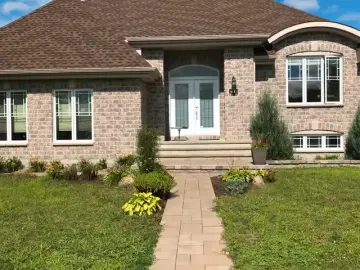Detached House with x Bedrooms, x Bathroom