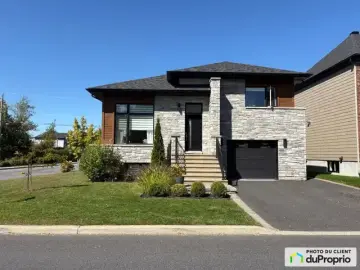 Detached House with x Bedrooms, x Bathrooms