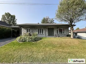 Detached House with x Bedrooms, x Bathrooms