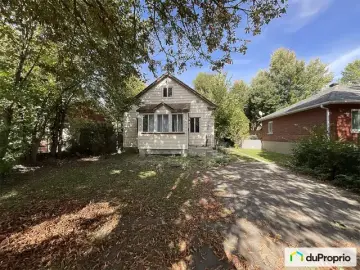Detached House with x Bedrooms, x Bathrooms