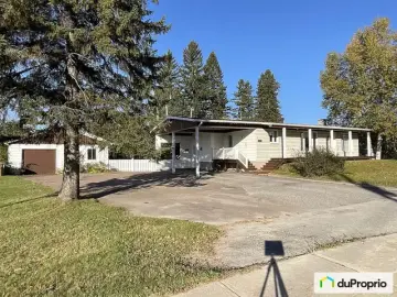 Detached House with x Bedrooms, x Bathrooms