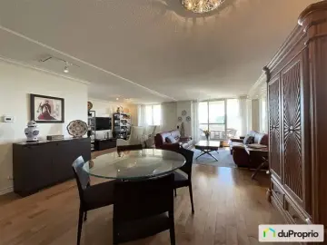 Condominium with x Bedrooms, x Bathrooms