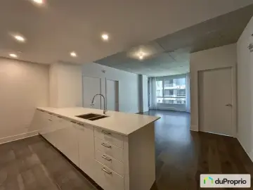 Condominium with x Bedrooms, x Bathrooms