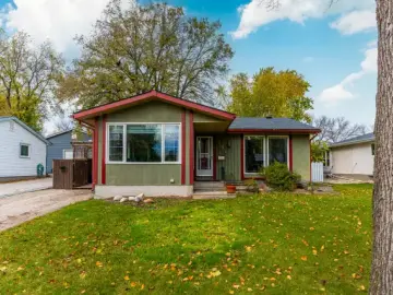 Detached House with xxx sqft, x Bedrooms, x Bathroom
