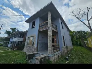 Detached House with xxxx sqft, x Bedrooms, x Bathroom