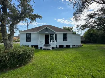 Detached House with x Bedrooms, x Bathrooms