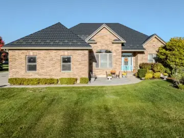 Detached House with xxxx sqft, x Bedrooms, x Bathroom