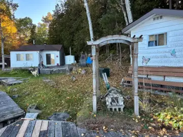 Cottage with x Bedrooms, x Bathrooms