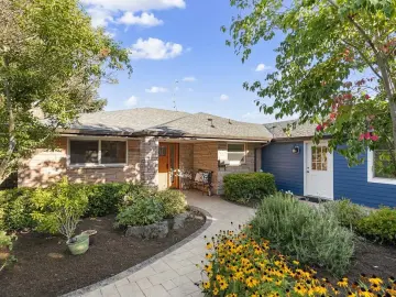 Detached House with xxxx sqft, x Bedrooms, x Bathroom