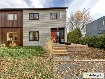 Semi Detached with 4 Bedrooms, 2 Bathrooms