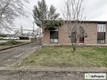 Semi Detached with 2 Bedrooms, 1 Bathroom