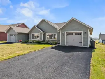 Semi Detached with 3 Bedrooms, 2 Bathrooms