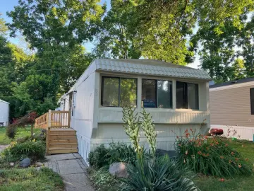 Detached House with xxx sqft, x Bedrooms, x Bathroom